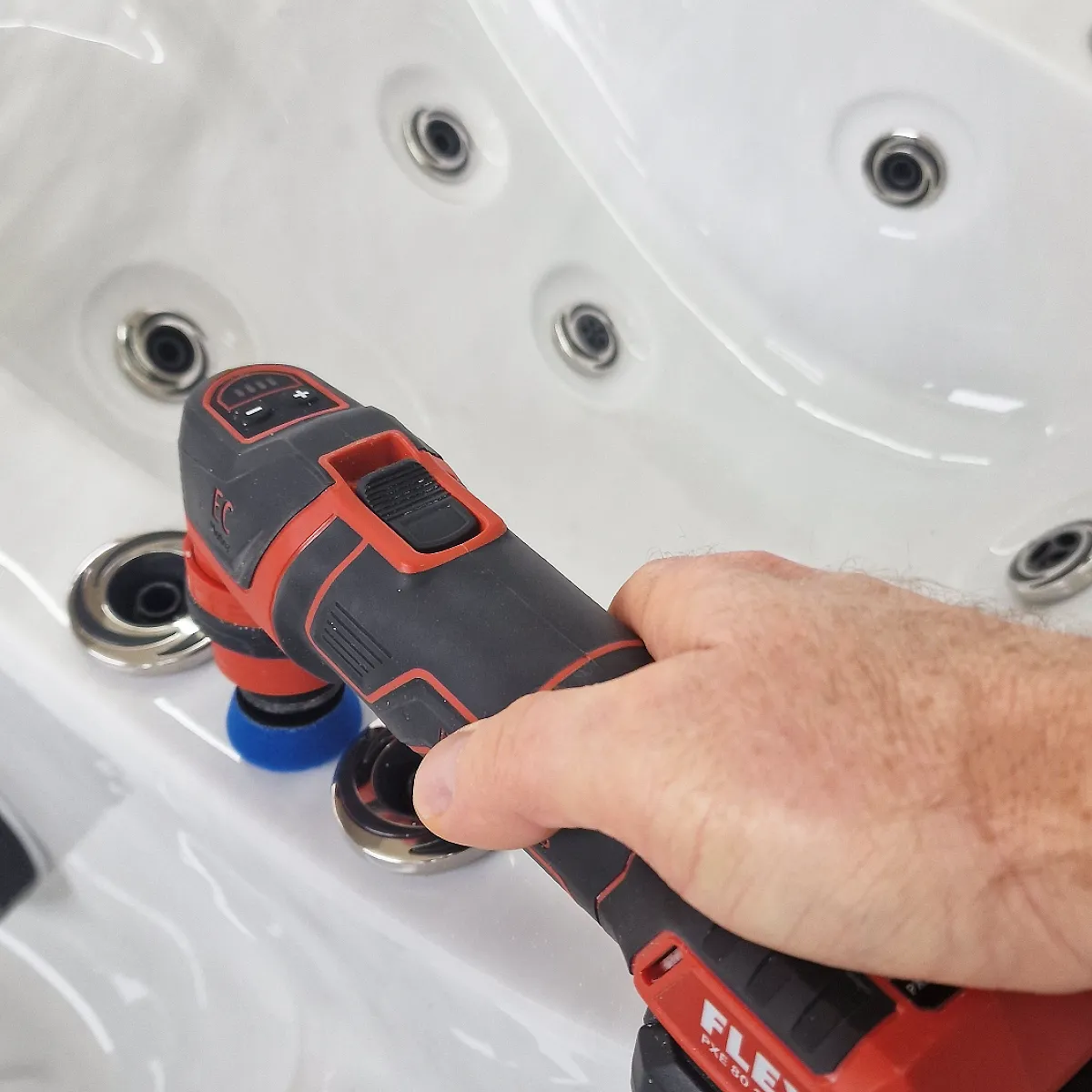 Kratzer auspolieren mit der Flex-Poliermaschine