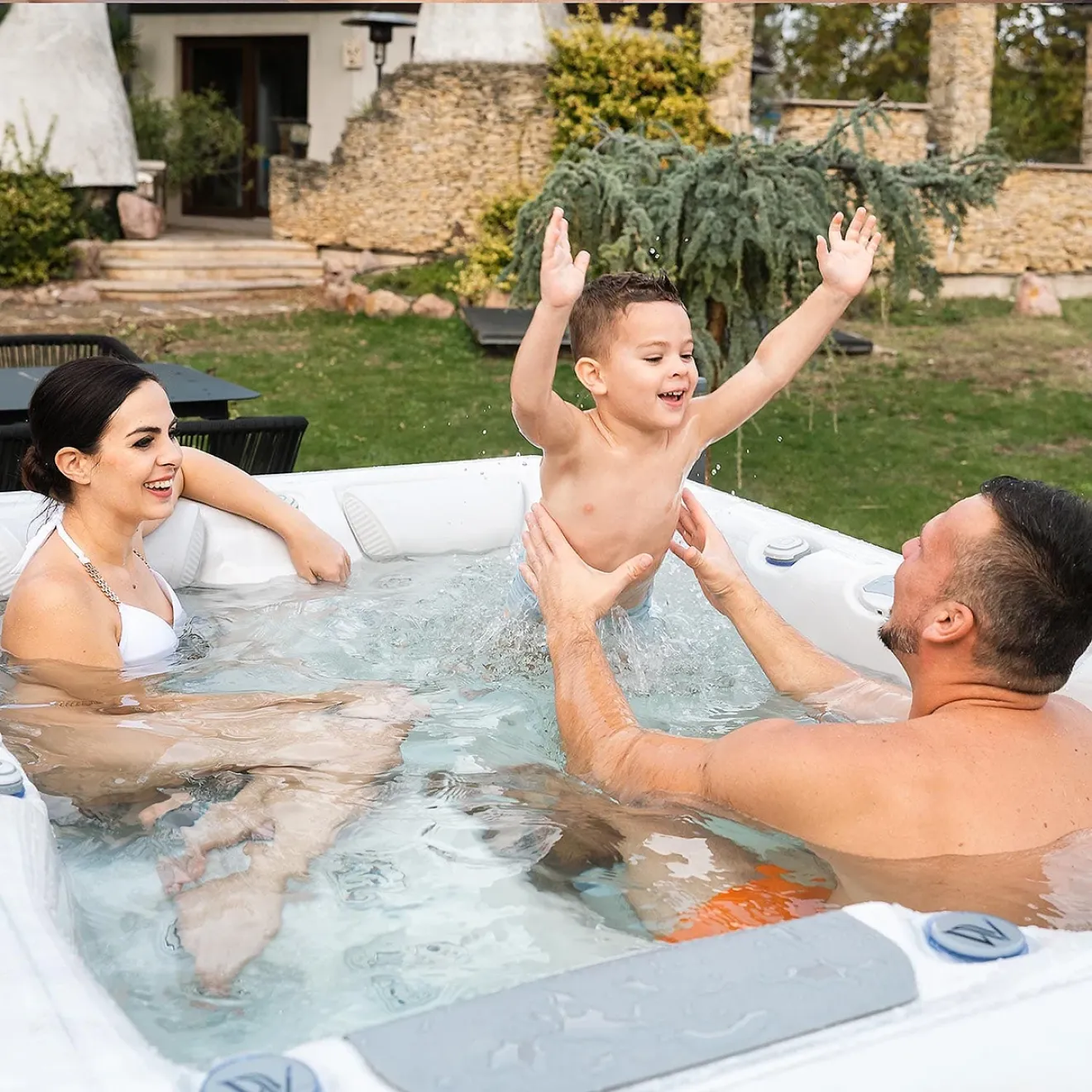 Wellis Whirlpool TEIDE DELUXE Life aus der Life Line Serie - der Familienwhirlpool von Wellis