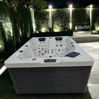 Whirlpool Zürich mit Gecko Steuerung
